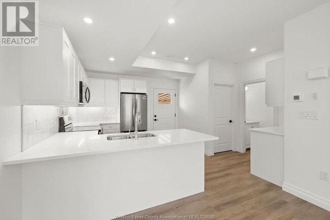 Building Photo - 22 GORDON