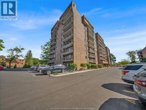 Building Photo - 3936 Wyandotte St E