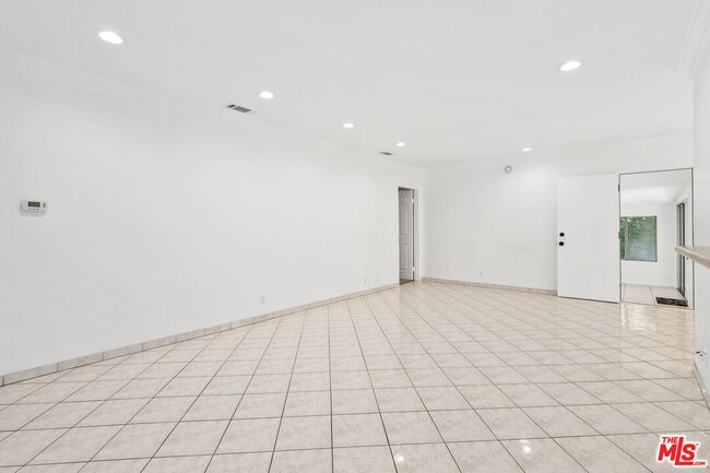 Building Photo - 5630 Radford Ave