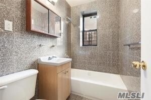 Foto del edificio - 89-10 35th Ave