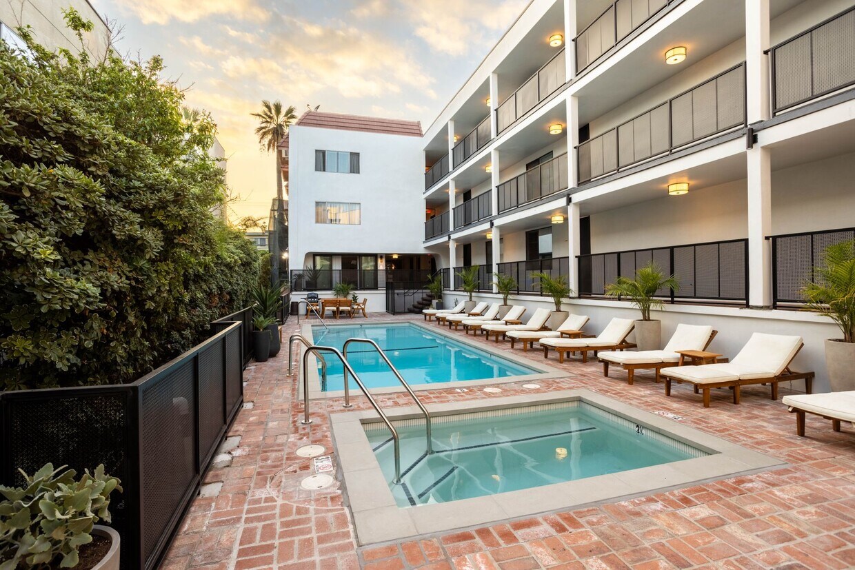 950 Larrabee Apartments in West Hollywood, CA Westside Rentals