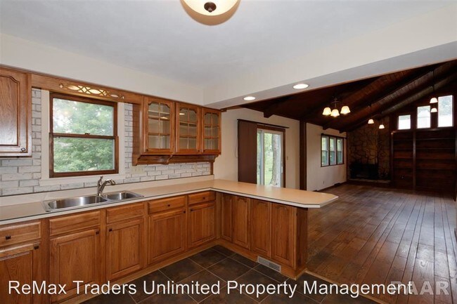 Building Photo - 3 br, 2.5 bath House - 3113 W Capitol
