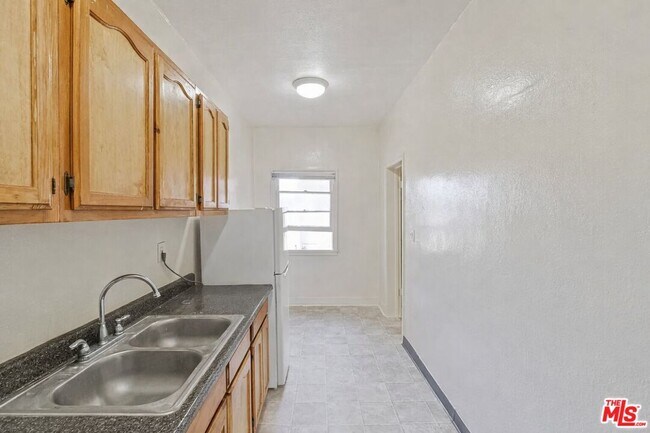 Foto del edificio - 400 S Kenmore Ave