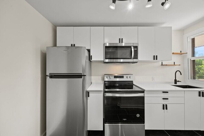 Foto del edificio - 1383 Eastview Ave
