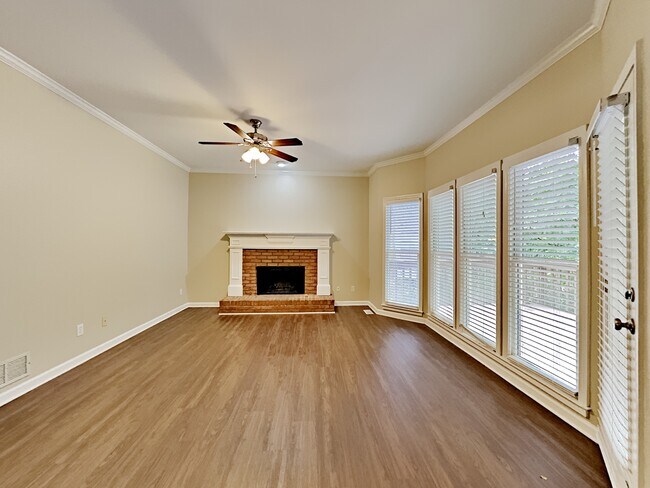 Building Photo - 214 Bent Oak Lane