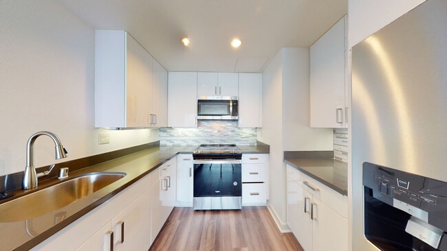 Interior Photo - 388 Beale