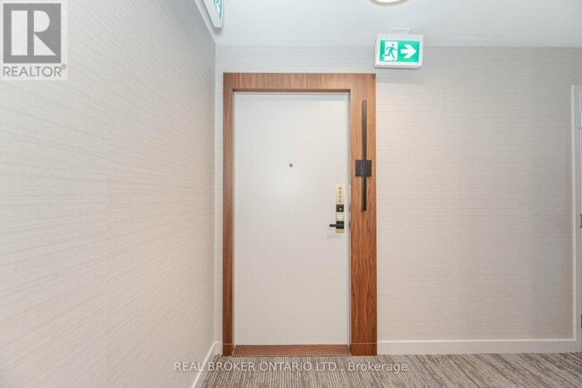 Photo du bâtiment - 327 King St W