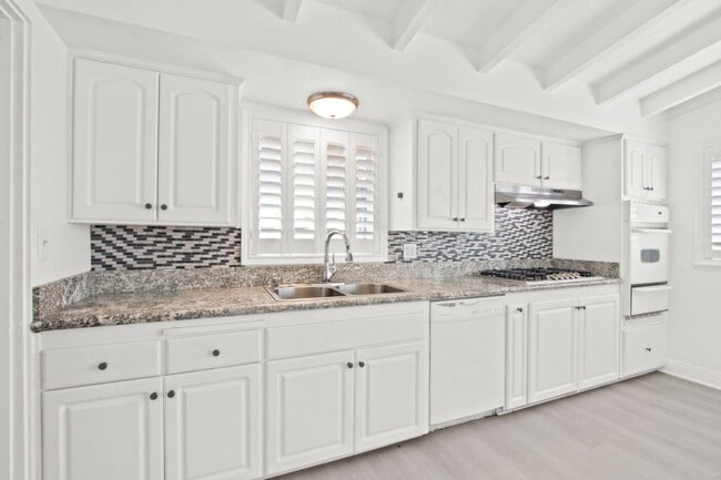 Building Photo - Updated 3BD/2BA La Mirada Home  Available Now!