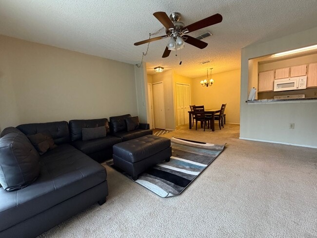 Building Photo - Modern 2-Bed/2-Bath Condo in Gated Community – Close to UF & Shands!