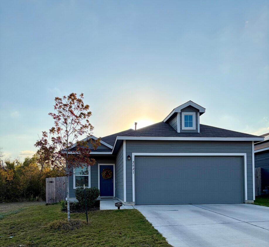 Foto principal - 2821 Dezmond Diamond Ct