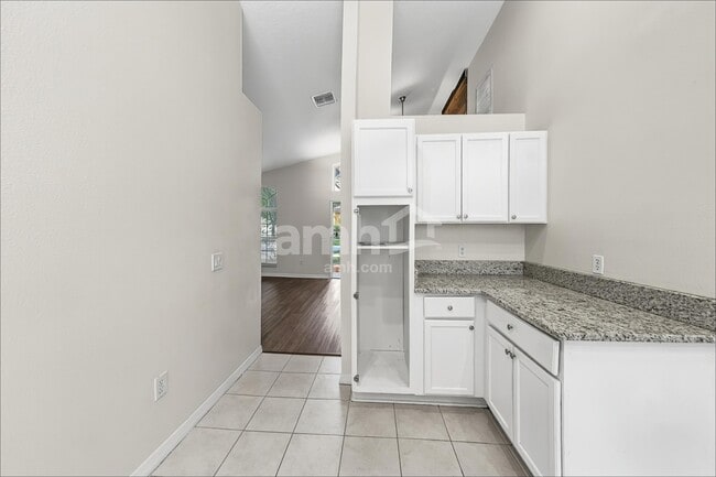 Building Photo - 715 Somerstone Dr