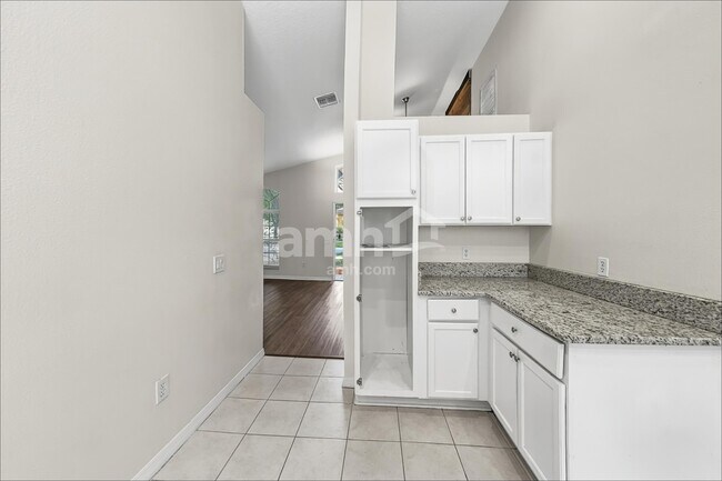 Foto del edificio - 715 Somerstone Dr