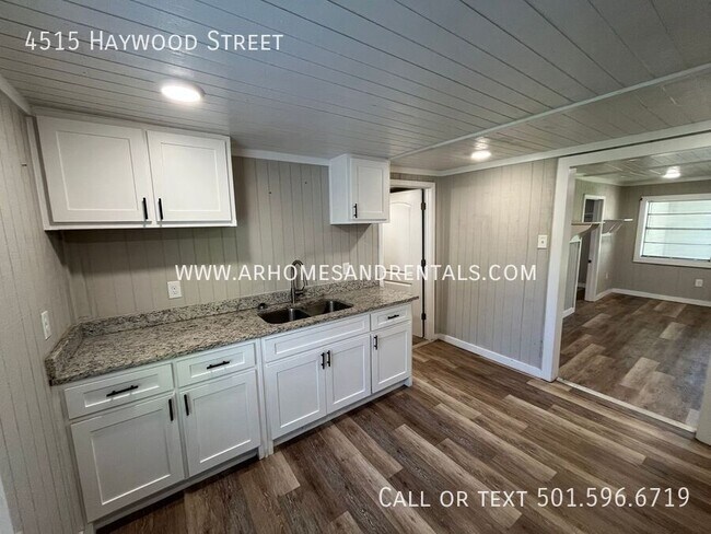 Foto del edificio - 4515 Haywood St