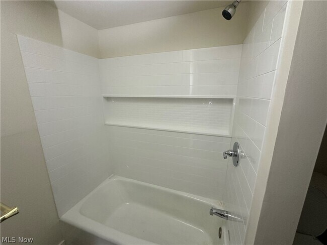 Foto del edificio - 5885 Youngstown Hubbard Rd