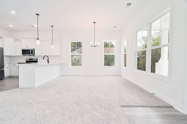 Foto del edificio - Modern New Build Minutes from Downtown Cha...