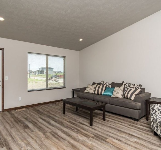 Building Photo - Sunburst Townhomes