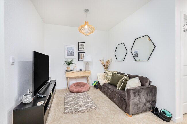 Upstairs Den - 423 NW 17th St