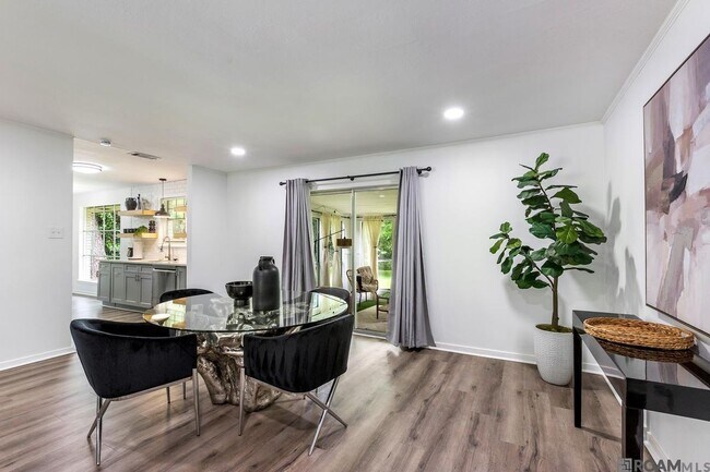 Foto del edificio - 7141 Boone Ave