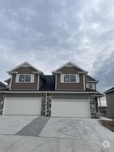 Building Photo - 9028 Peregrine Rd