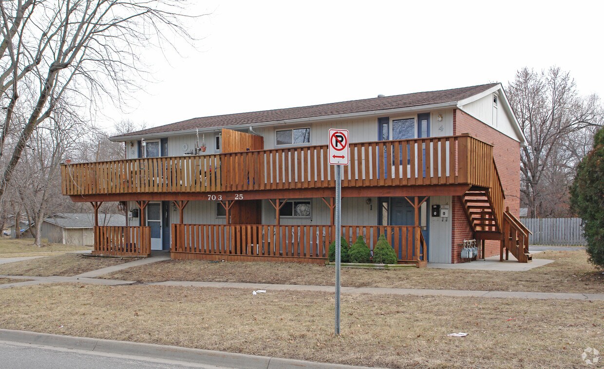 703 W 25th St, Lawrence, KS 66046 Apartments in Lawrence, KS