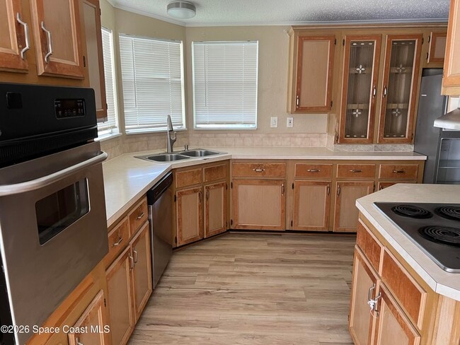 Building Photo - 2395 Coconut Palm Dr