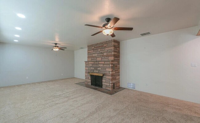 Foto del edificio - 714 E 10th St