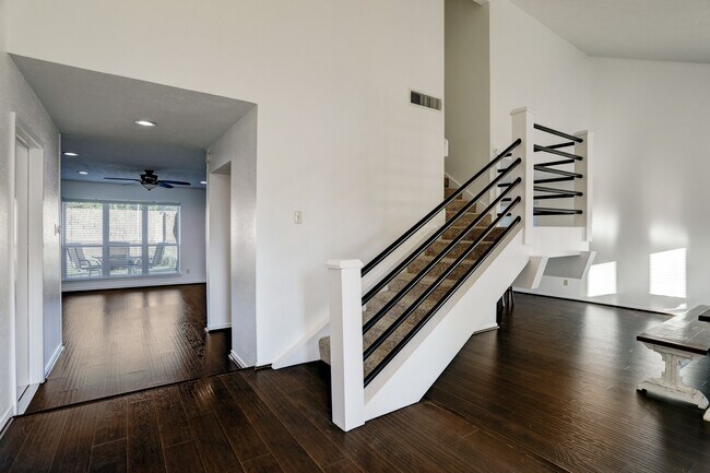Foto del edificio - 121 Misty Brook Ln