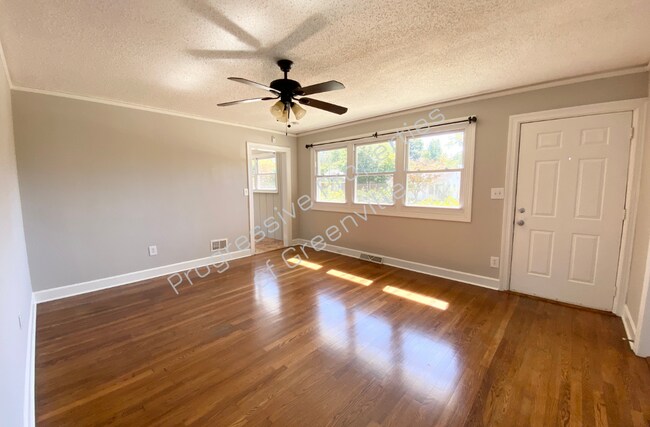 Building Photo - 107 E Blue Ridge Dr
