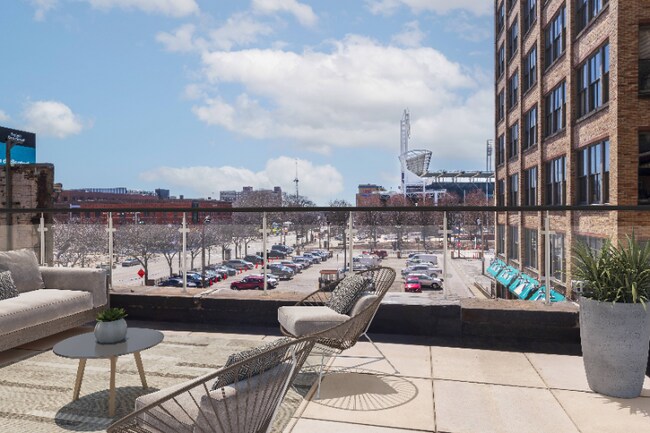 Foto del edificio - 828 Huron Rd E