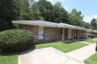 Building Photo - 1349 Hampton Dr
