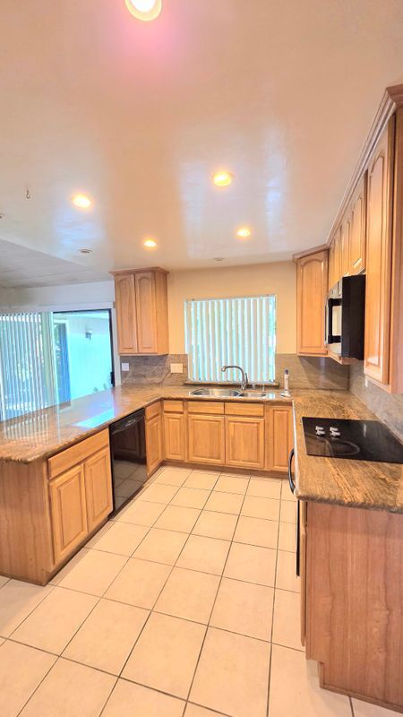 Building Photo - 6480 Havenside Dr