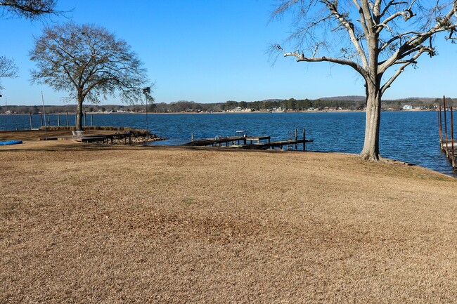 Foto del edificio - Remodeled Duplex on Logan Martin Lake