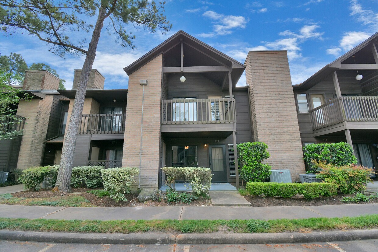 Foto principal - 12755 Mill Ridge Dr