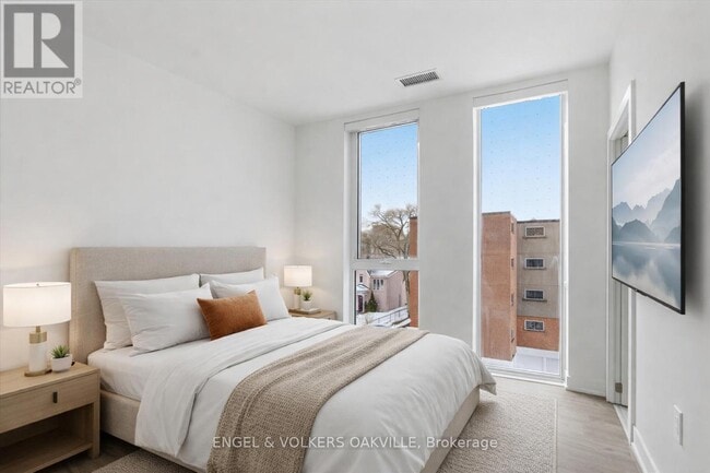 Building Photo - 2088 James St