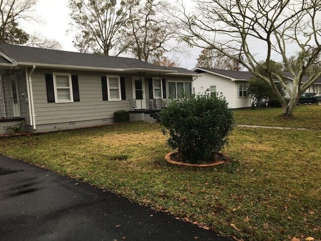 Building Photo - CUTE MIDTOWN COTTAGE