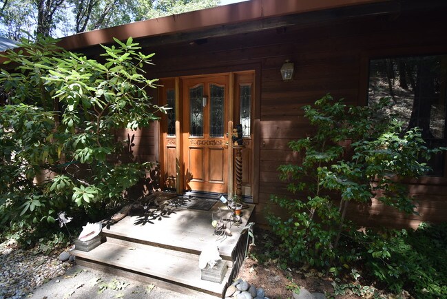 Building Photo - 13885 Peardale Ln