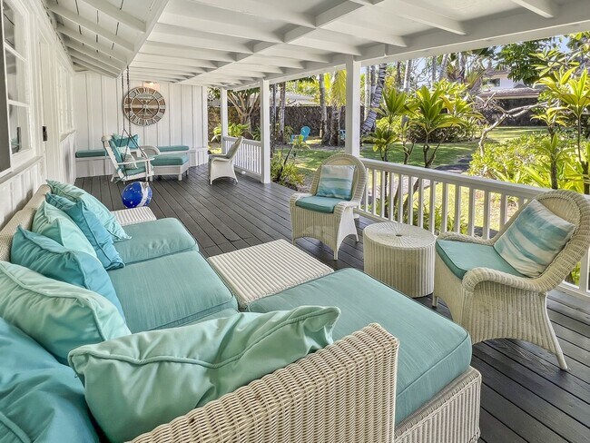 Foto del edificio - Peaceful Oceanfront Home Near Downtown Kai...