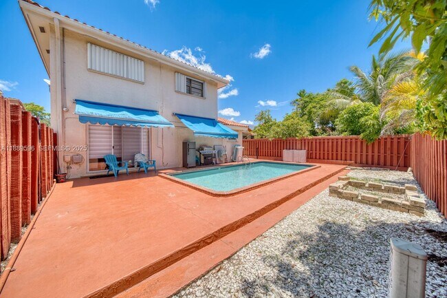 Foto del edificio - 10000 SW 147th Ct