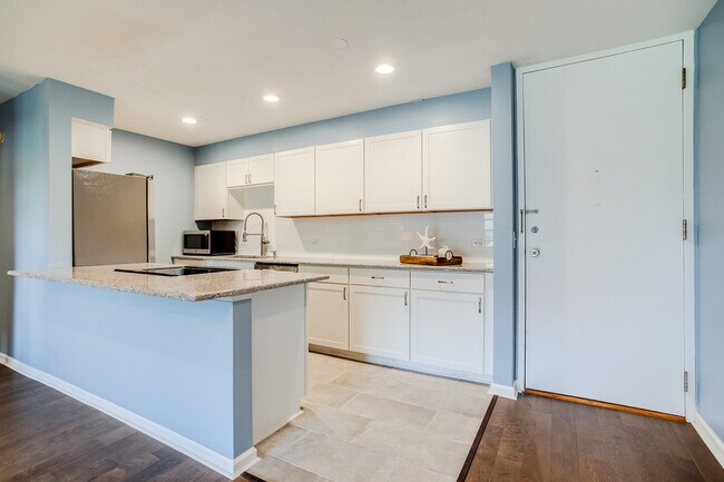 Dormitorio renovado con armarios nuevos. - 2928 Dean Pky