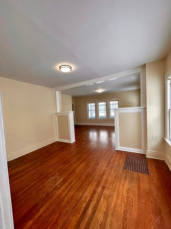 Building Photo - 810 Seeley Rd