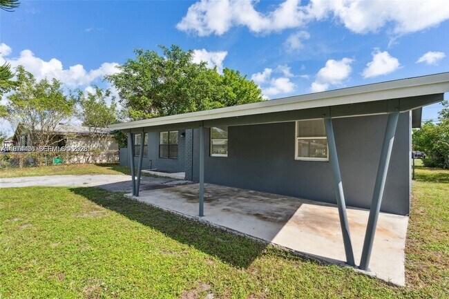 Foto del edificio - 650 SW 29th Ave