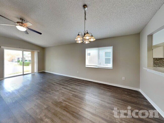 Foto del edificio - 533 Scarlet Maple Ct