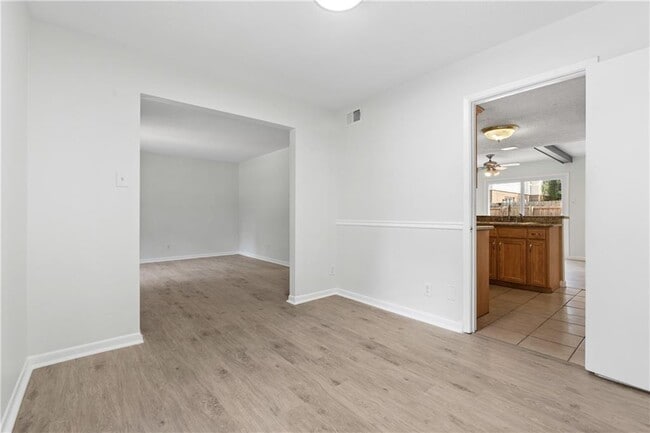 Building Photo - 4017 Cottage Hill Rd