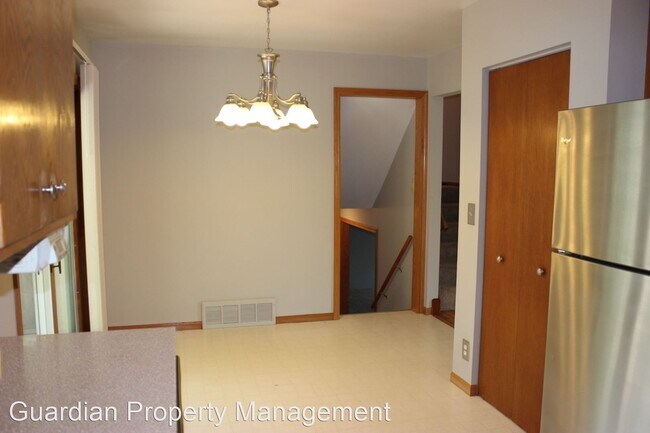 Building Photo - 3 br, 2 bath House - 14875 Chrysler Ave W