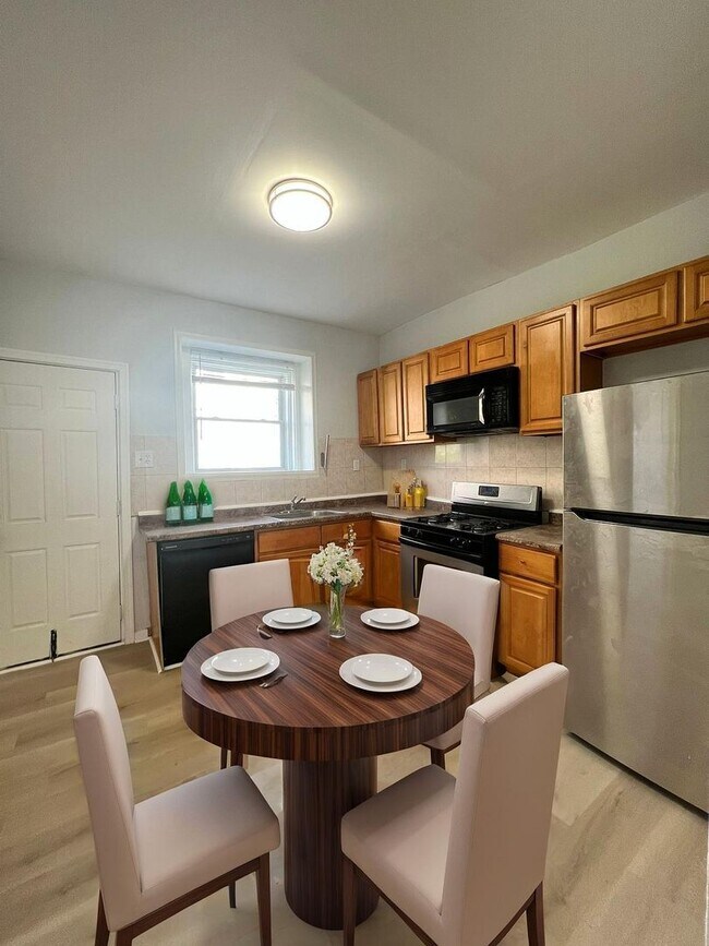 Building Photo - 2Bd/ 1Bth House!! SECTION 8 ONLY!!