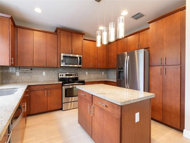 Foto del edificio - 2028 SW 16th Terrace