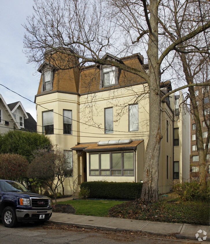 Primary Photo - 6015 Walnut St