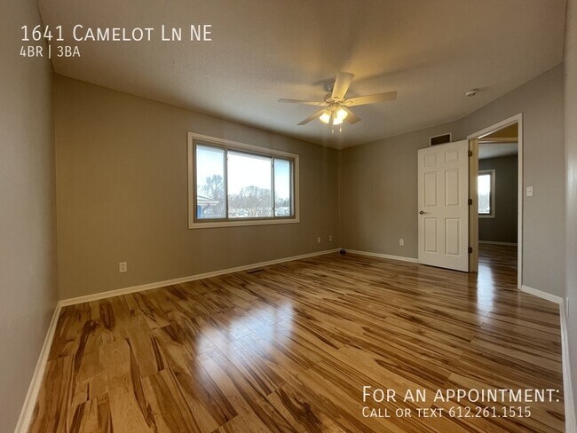 Foto del edificio - 1641 Camelot Ln NE