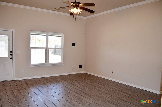 Foto del edificio - 6111 Cactus Flower Ln