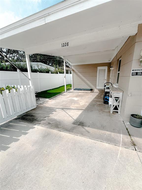 Building Photo - 1228 Pineview Ave